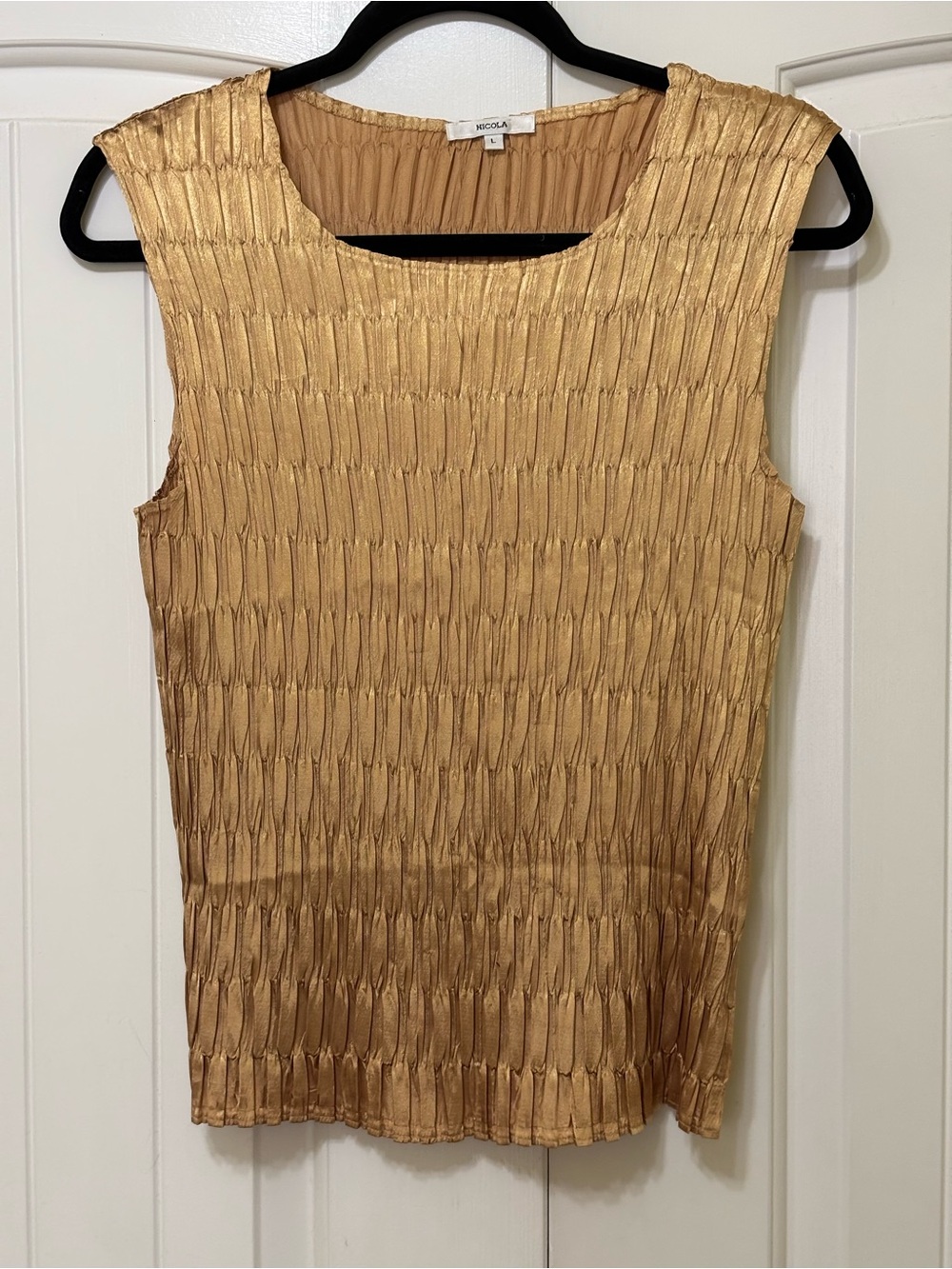 Nicola gold textured tank top sz L sleeveless metallic party blouse
